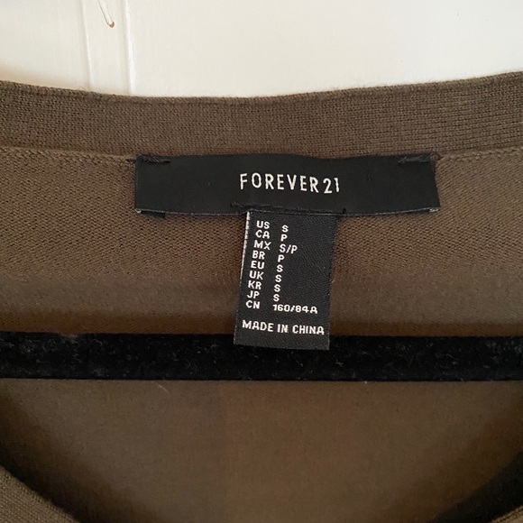 Dark Green Forever 21 Long-Sleeved V-Neck Top - Picture 3 of 4